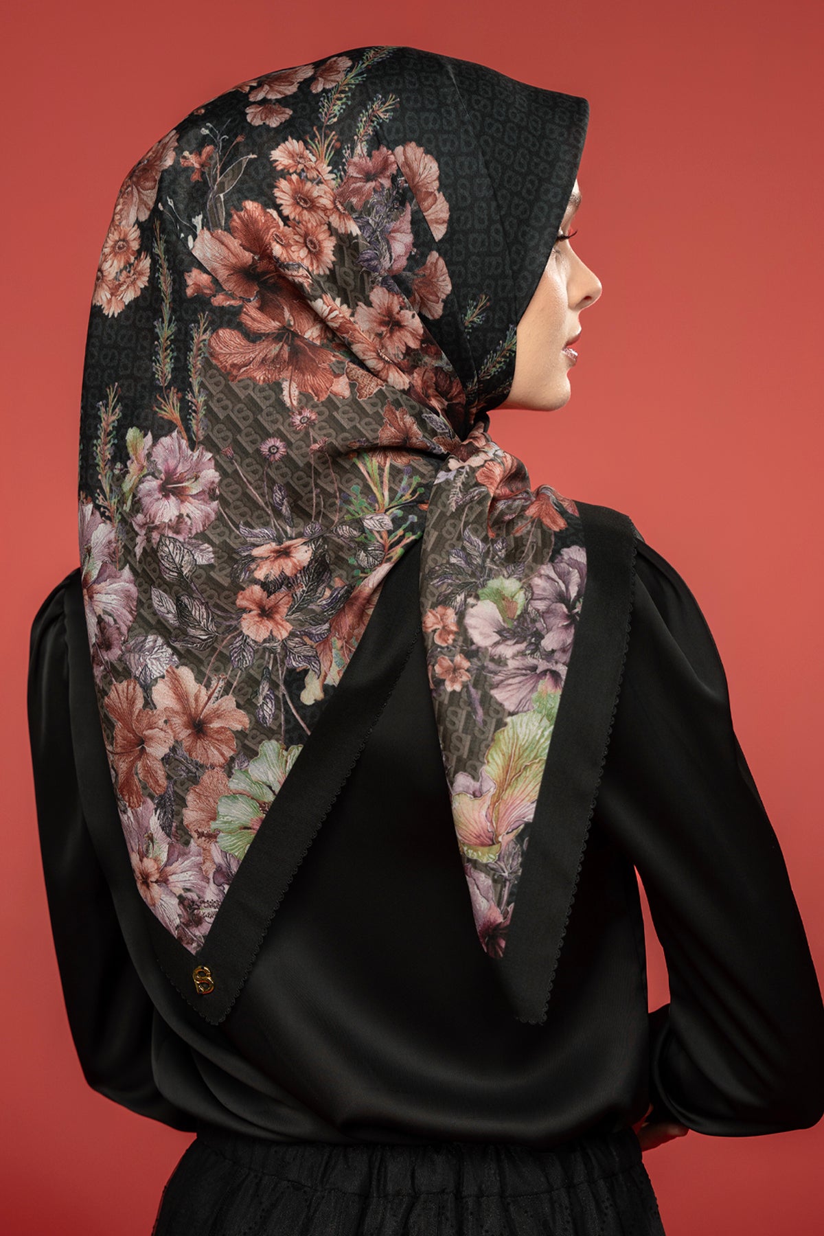 Bungaraya Square Series - Black Calla