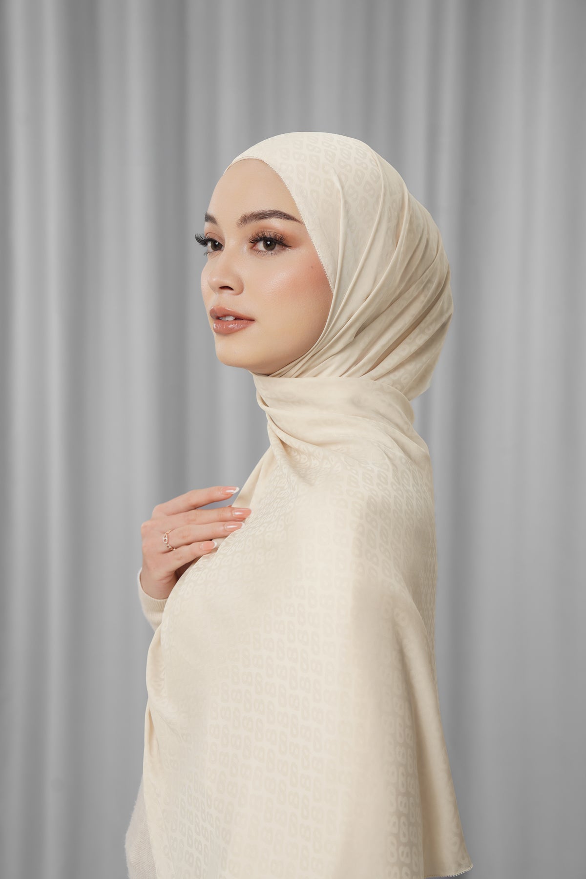 Tapis Satin Jacquard Shawl - Oatmeal