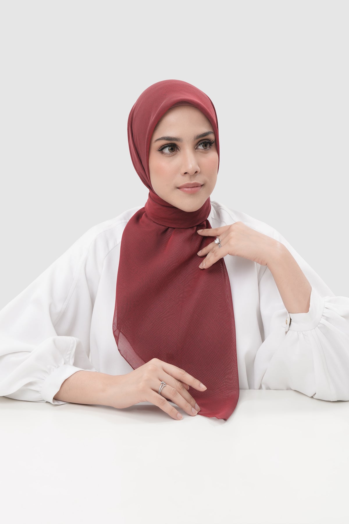 Sunday Square - Crimson