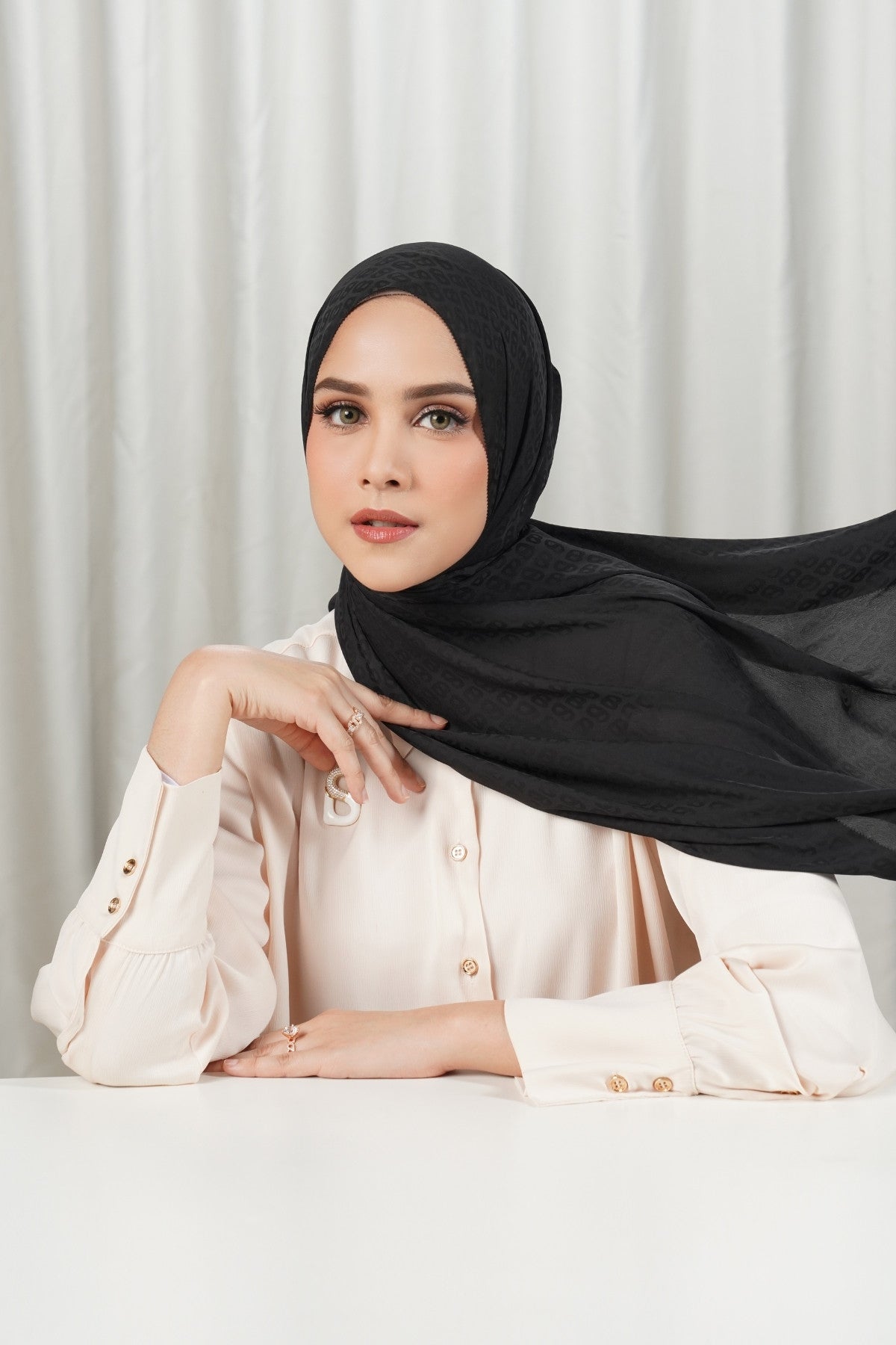 Tapis Satin Jacquard Shawl - Black