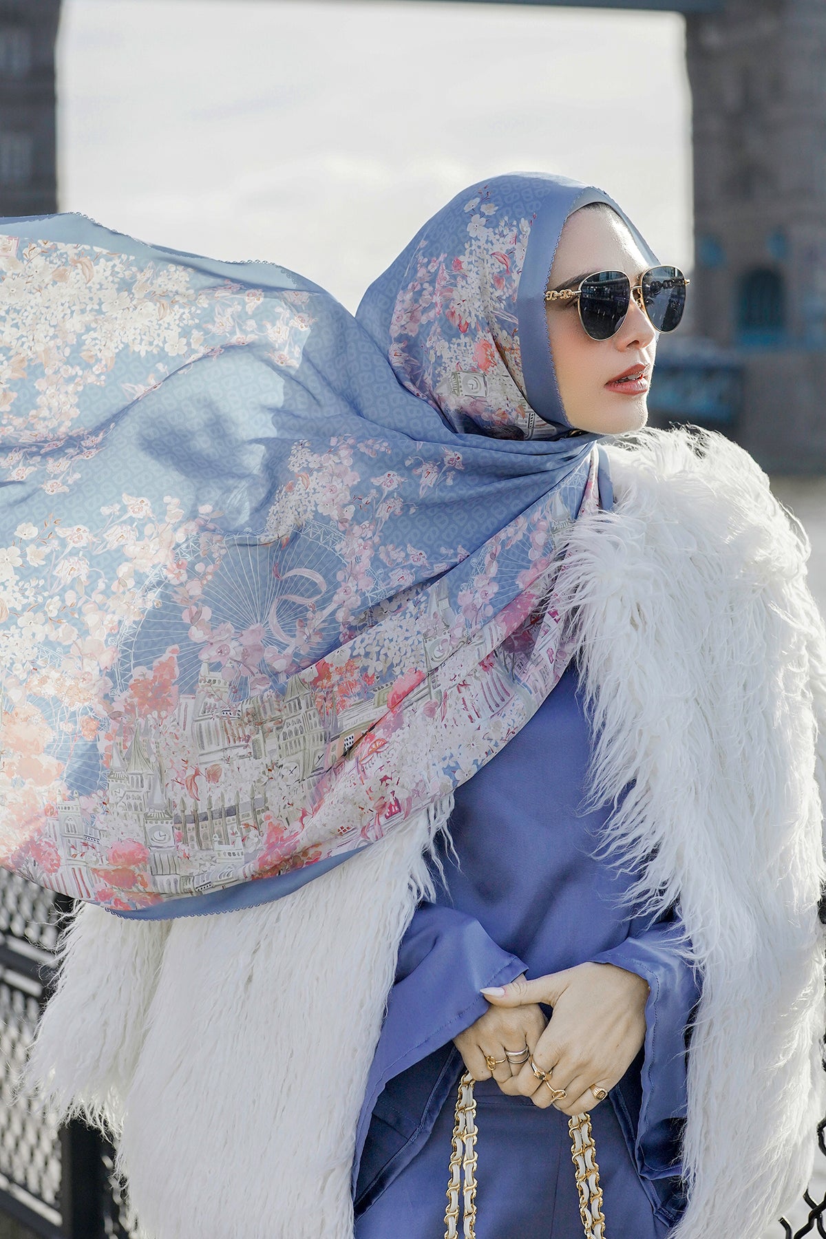 British 2.0 Satin Shawl - London Bridge