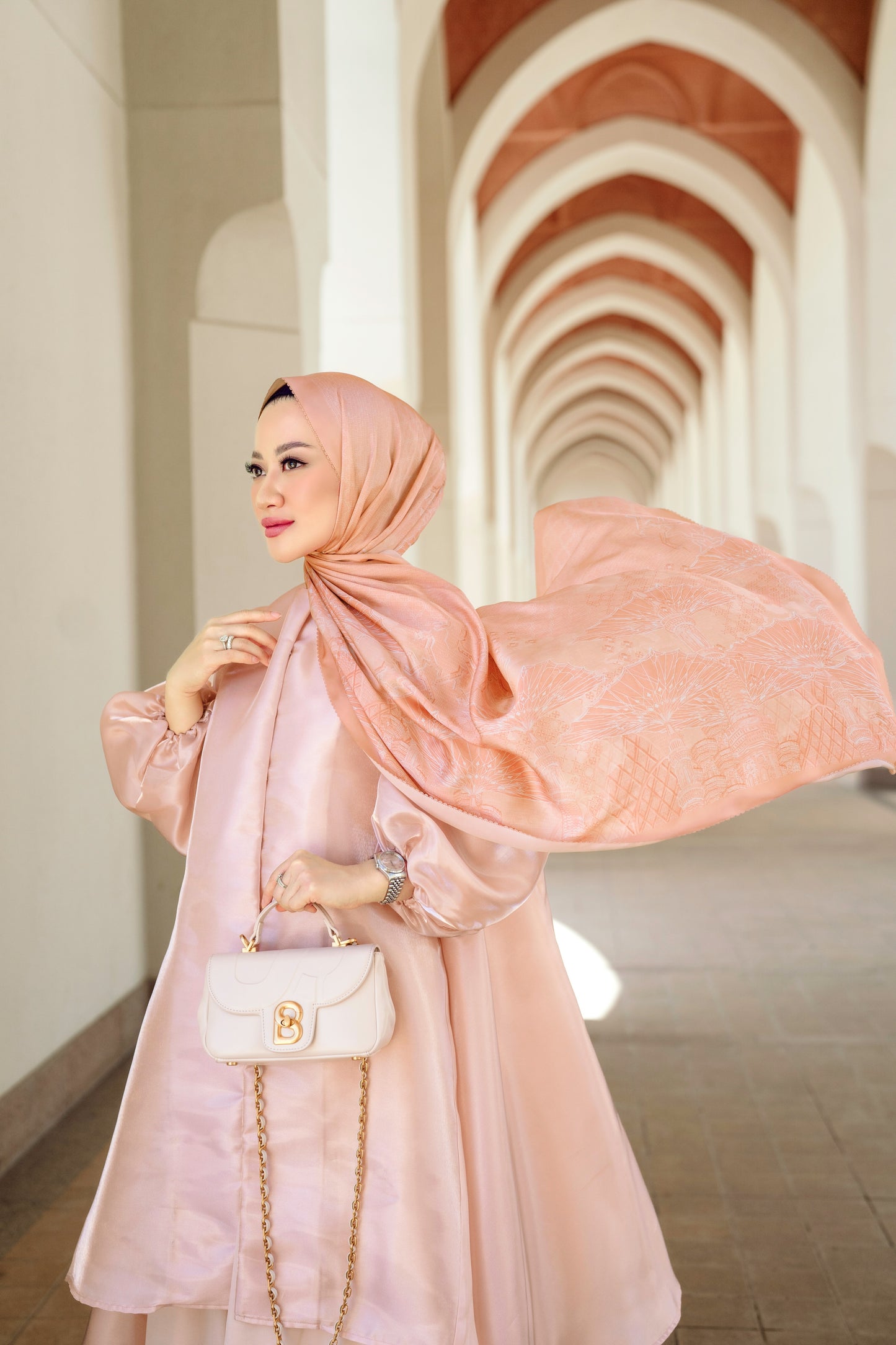 Medina 2 Satin Shawl - Kind