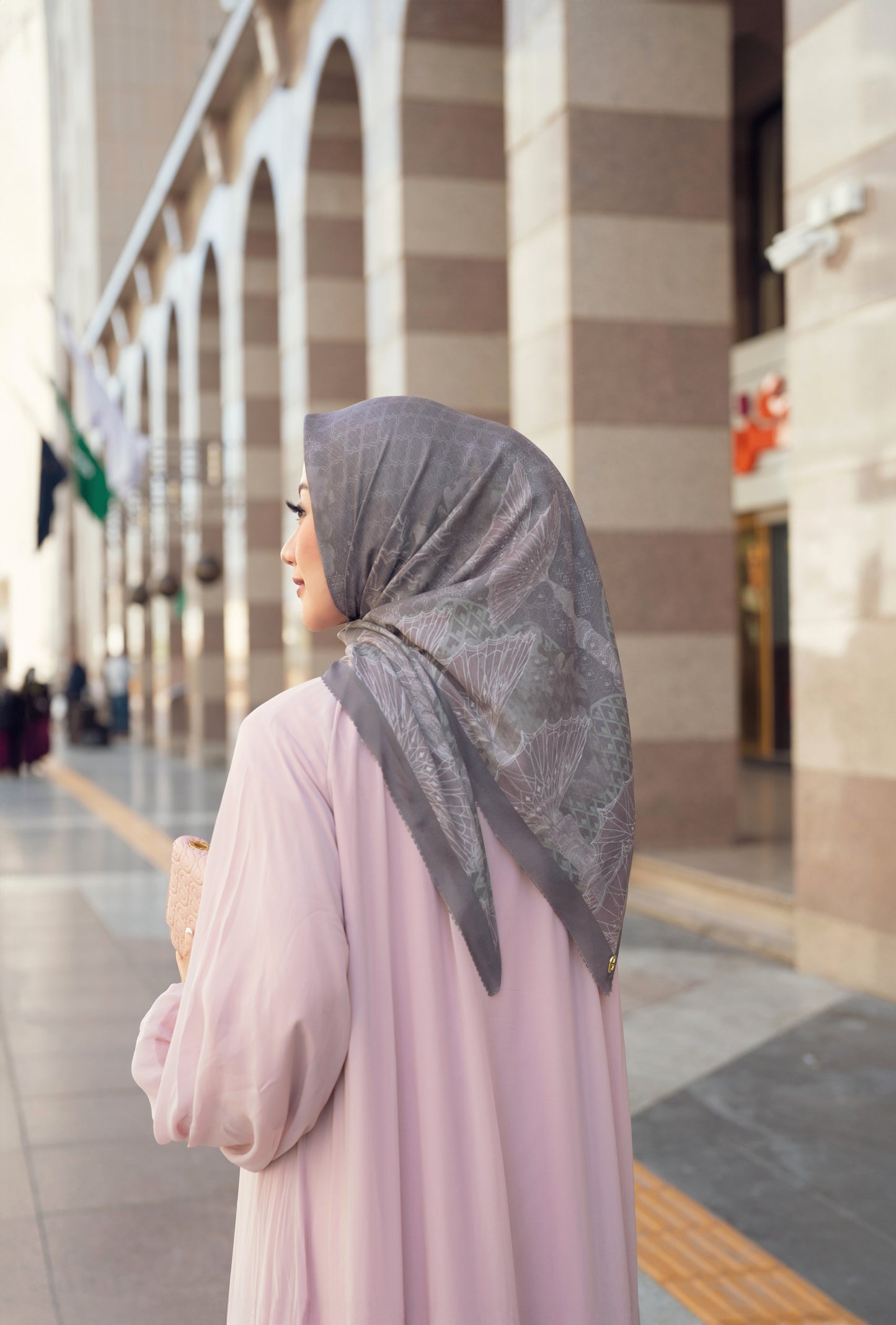 Medina 2 Square - Polite