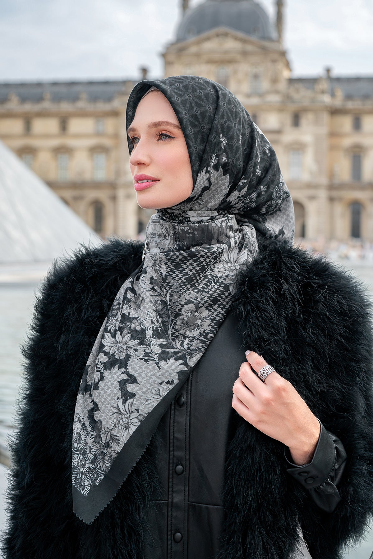The Parisian 2.0 Satin Shawl - Noire