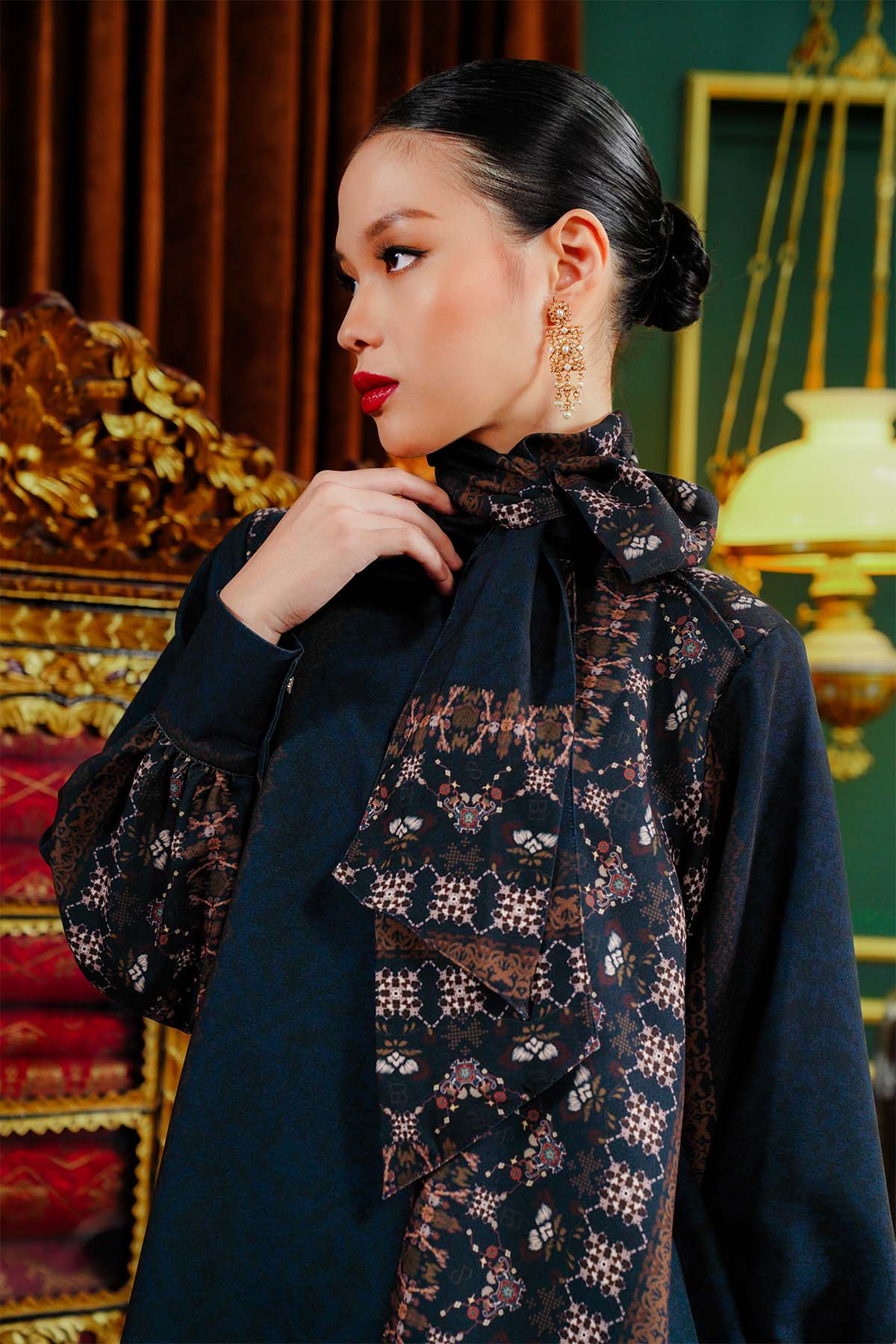 Benang Pelangi Teratai Blouse With Tied Bow - Navy