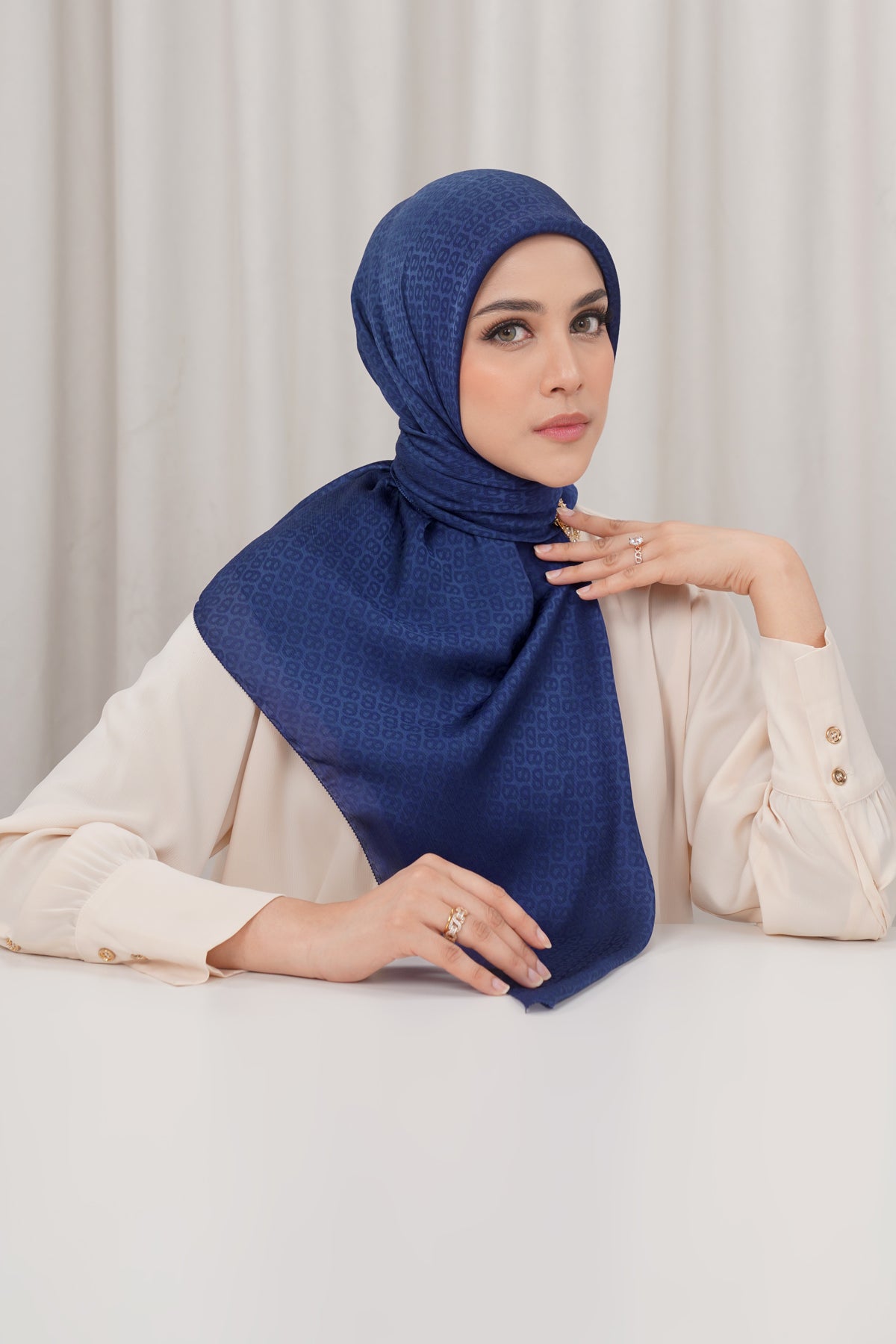 Kelly Jacquard Square - Blue Ribbon