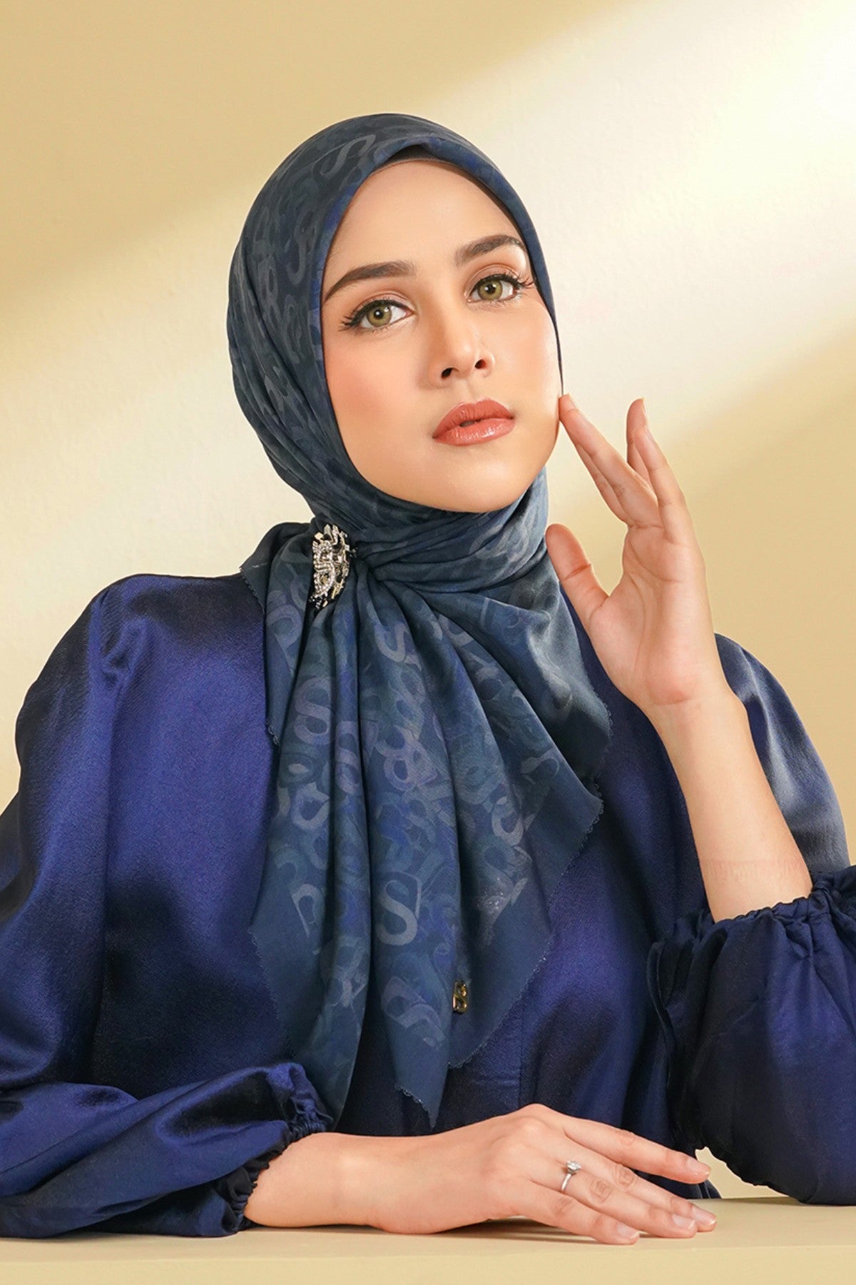 Samla Voile Square - Navy Peony