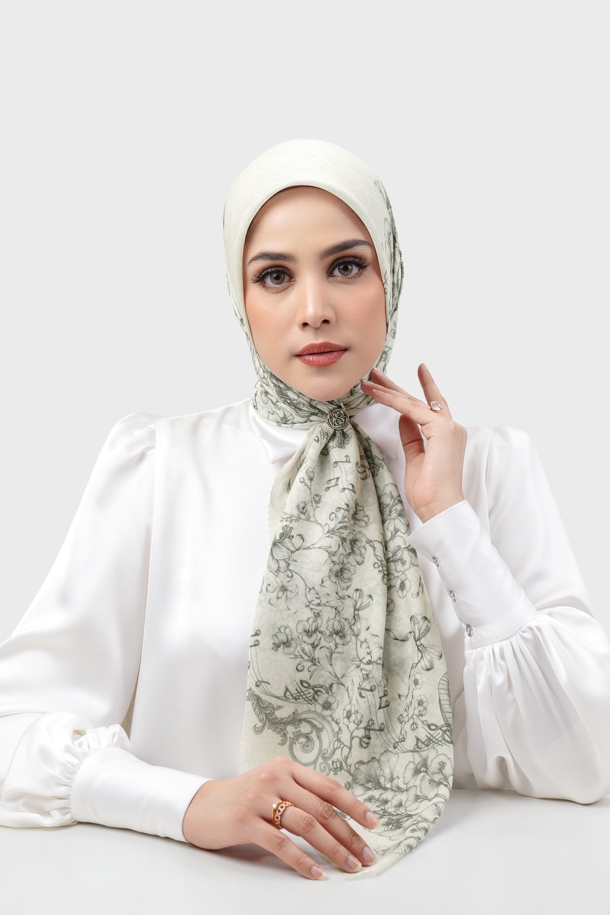 Nada 3 Square - Traveling