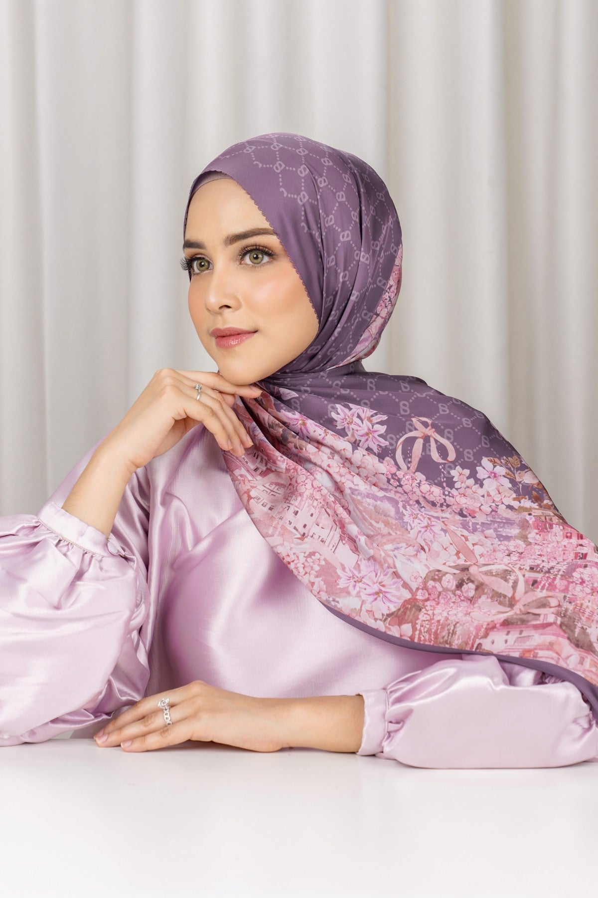 Como Satin Shawl - Plum