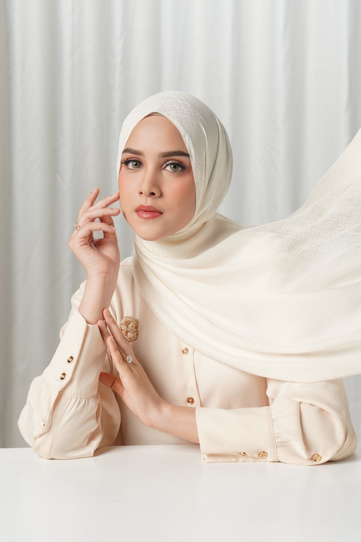 Tapis Satin Jacquard Shawl - Pristine