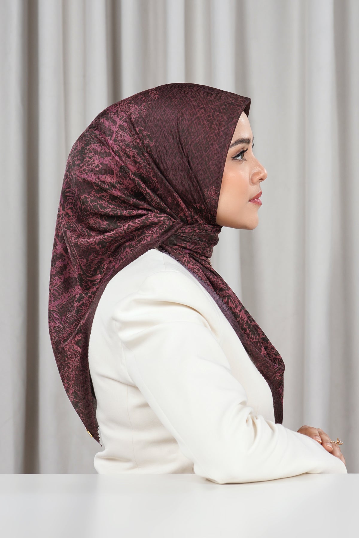 Soleil Voile Square - Garnet