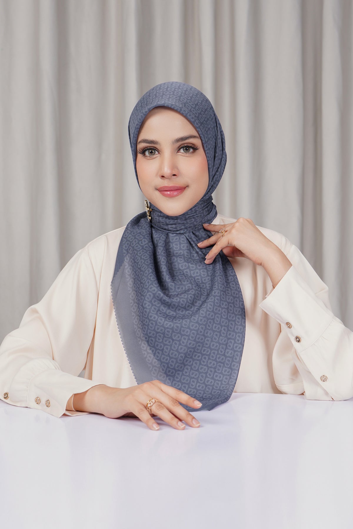 Tapis Square - Crown Blue