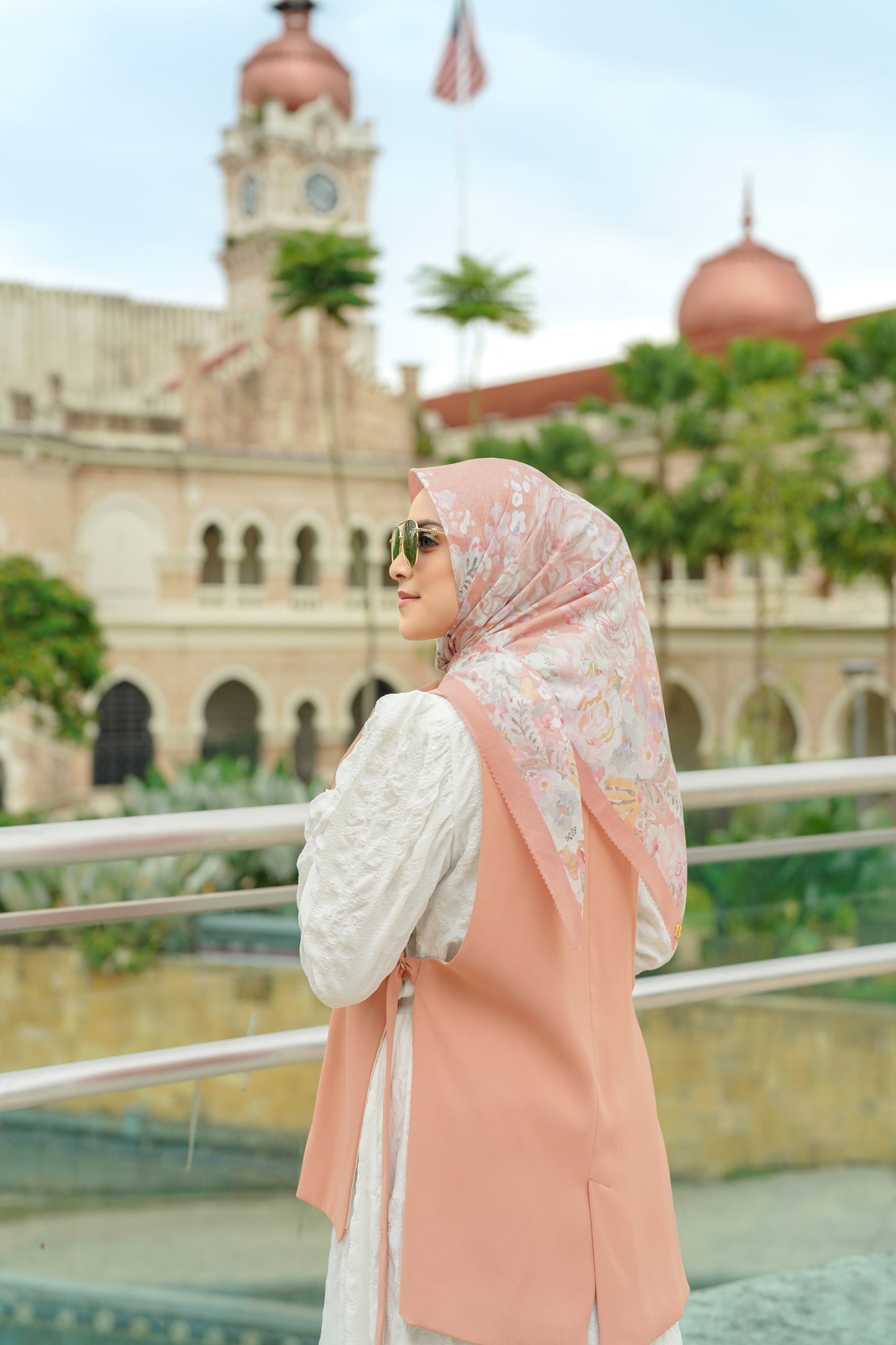 Bel Fle Square - Camelia