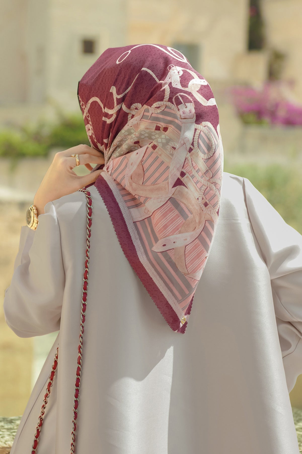 Chain 2 La Bella Voile Square - Hibiscus