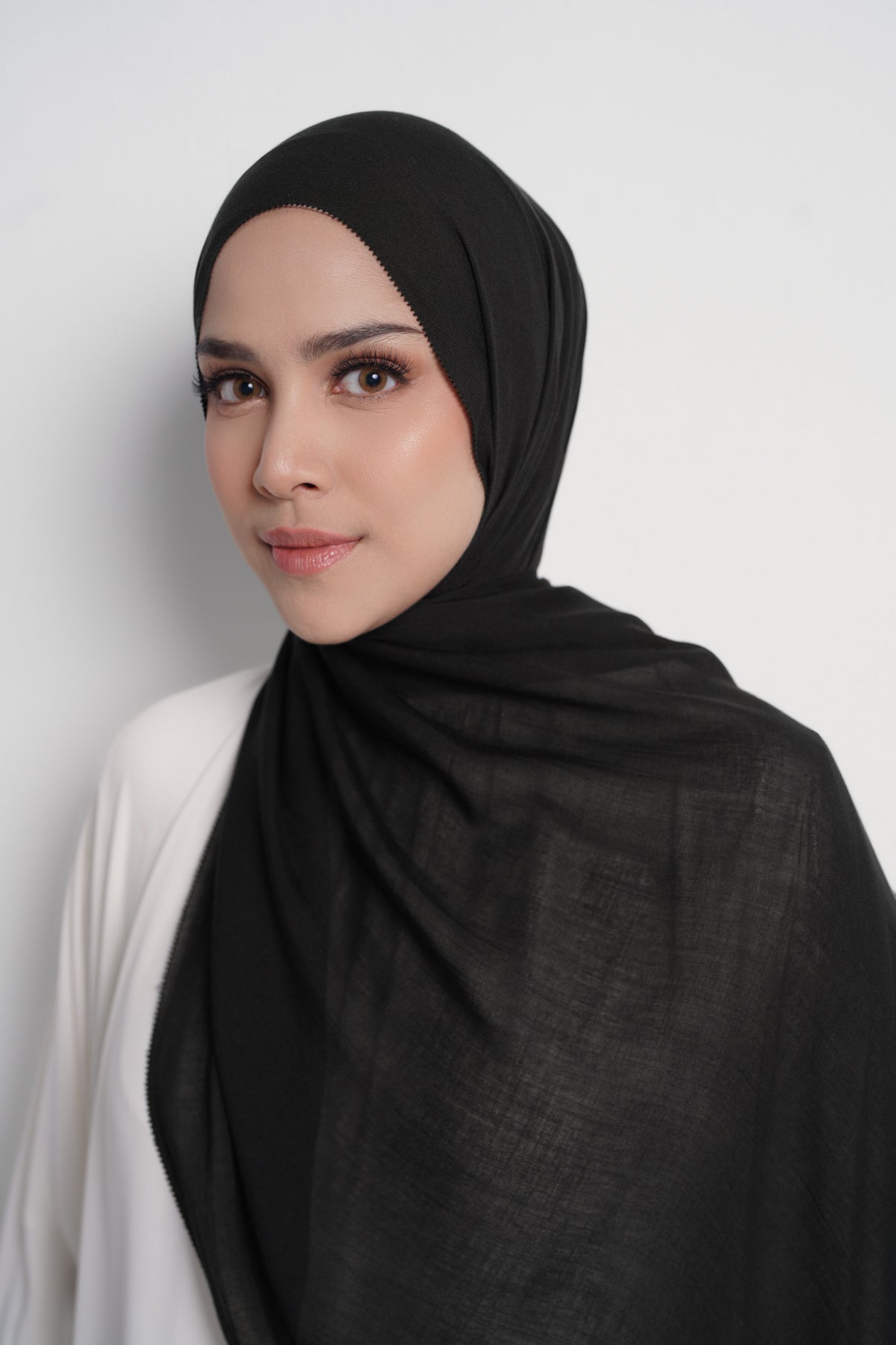 10891947999544-Yura Shawl - Black