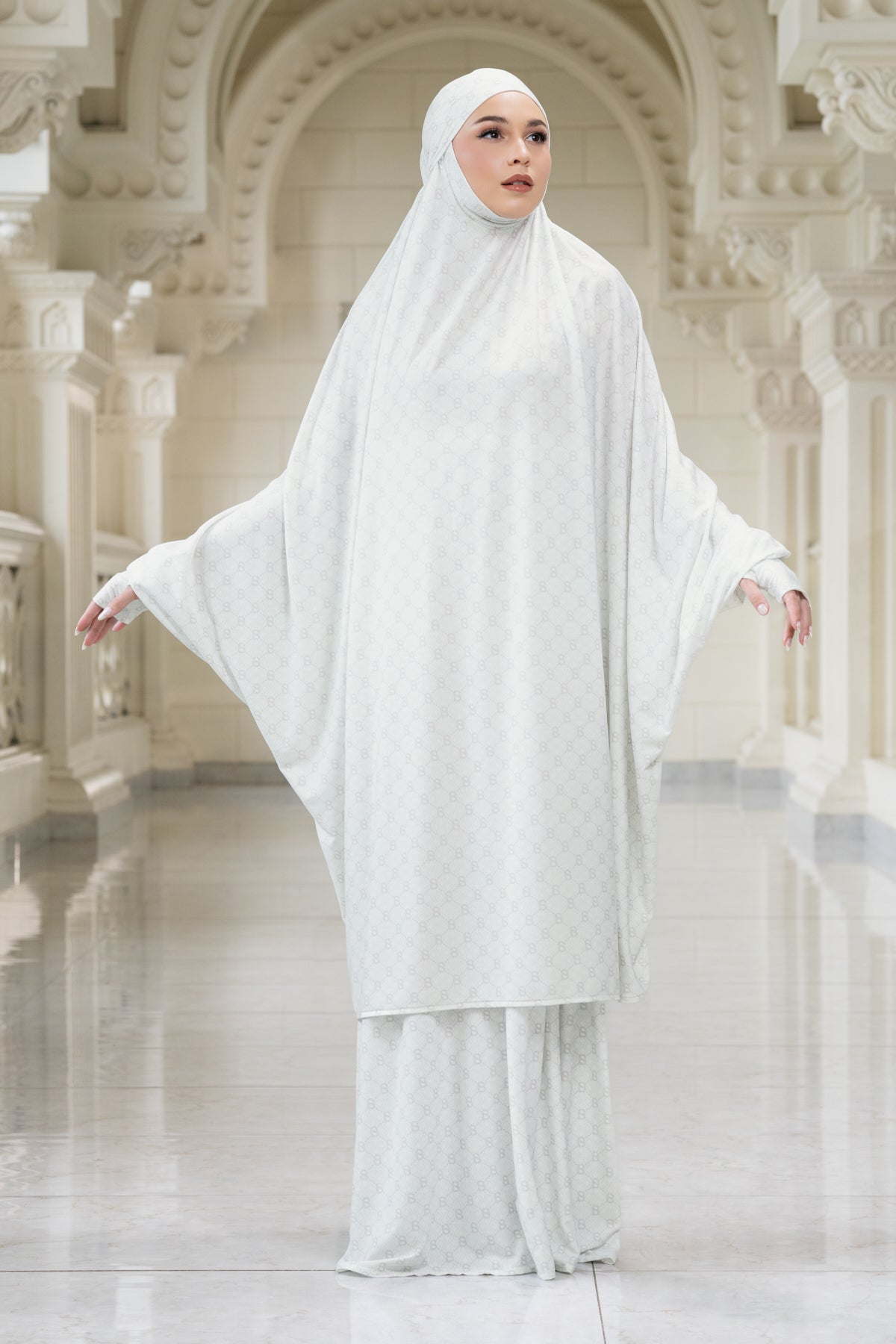 Beverly Prayer Robe - White
