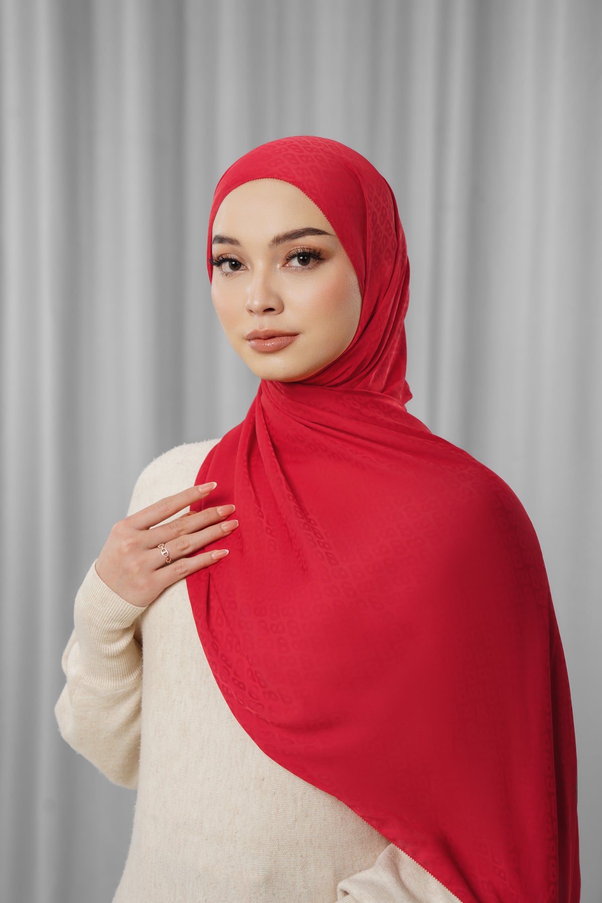 Tapis Satin Jacquard Shawl - Scarlet