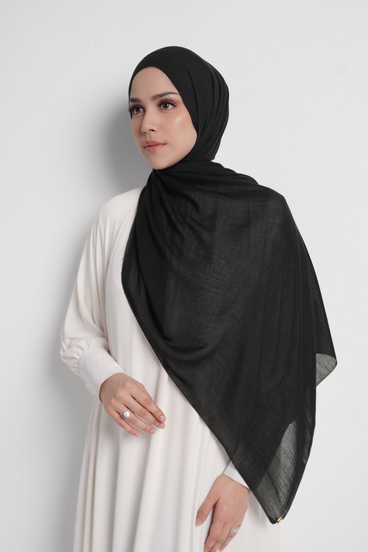 Yura Shawl - Black
