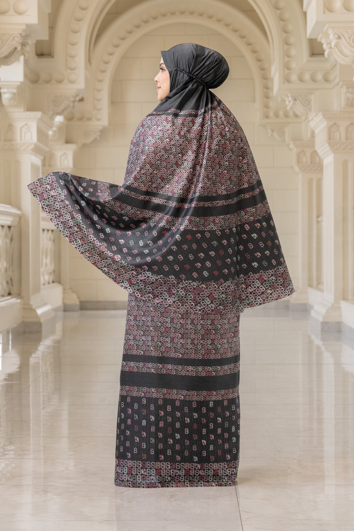 Nagita Capsule Prayer Robe - Noir