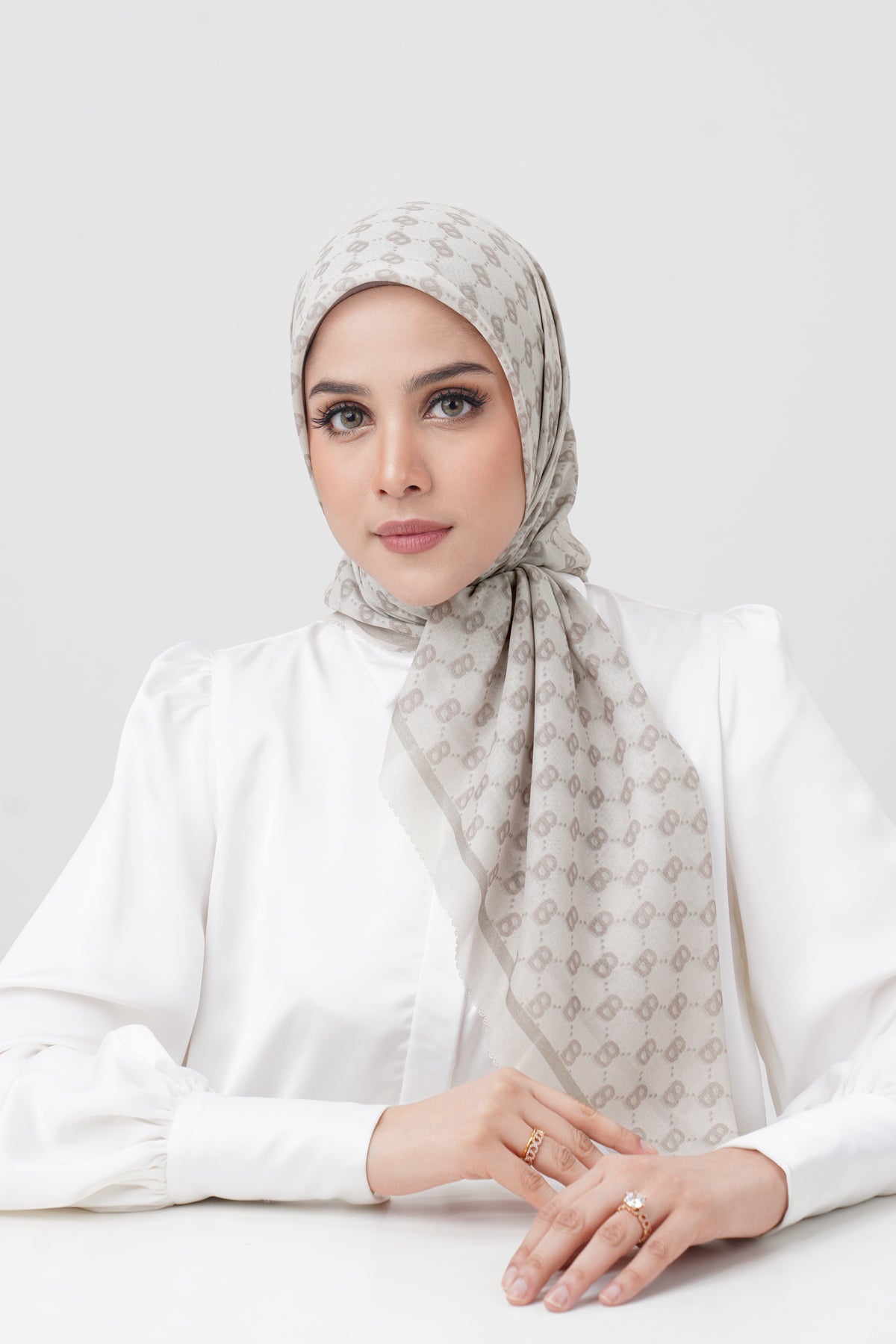 Beverly Square - Oatmeal