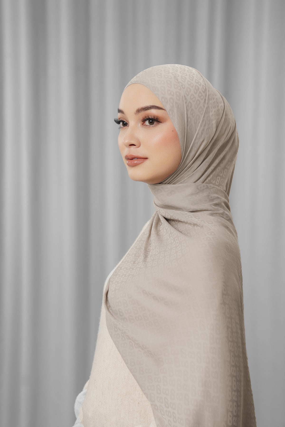 Tapis Satin Jacquard Shawl - Satelite