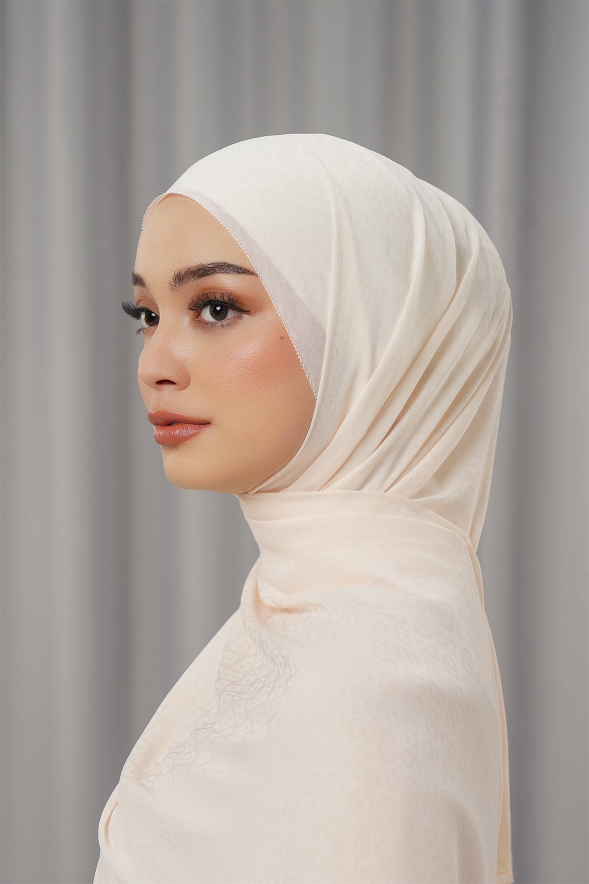 Georgette Tapis Shawl - Pristine