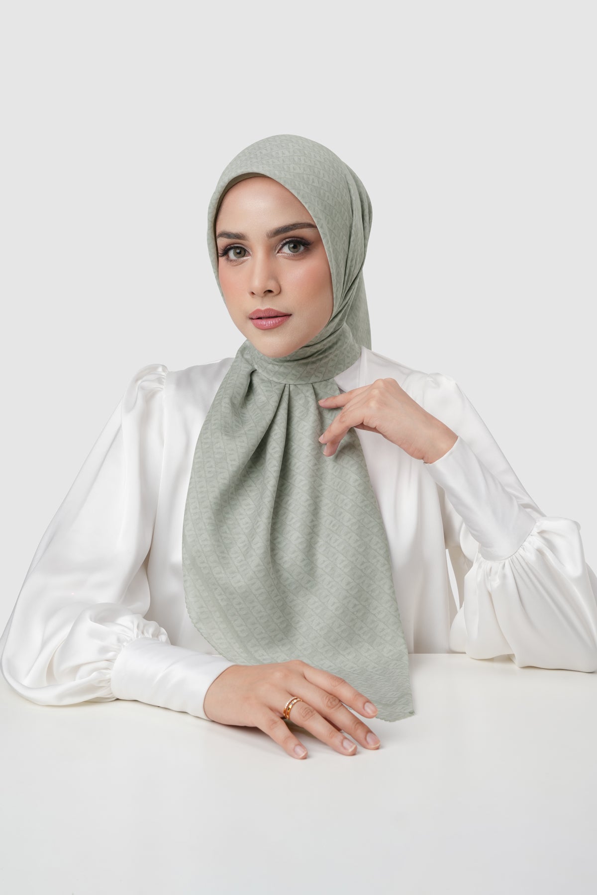 Interlock Voile Square - Abbey Stone