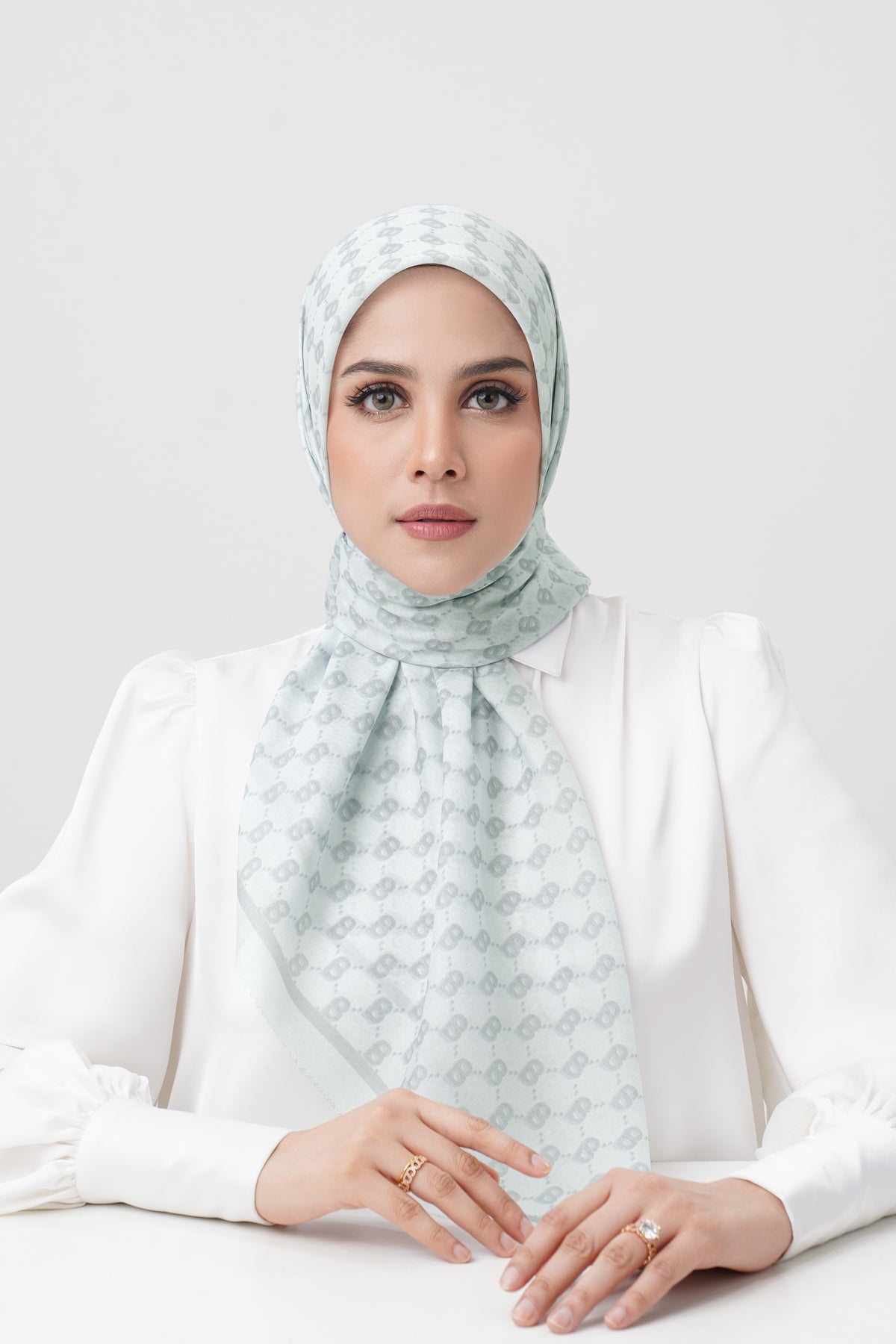 Beverly Square - Coconut