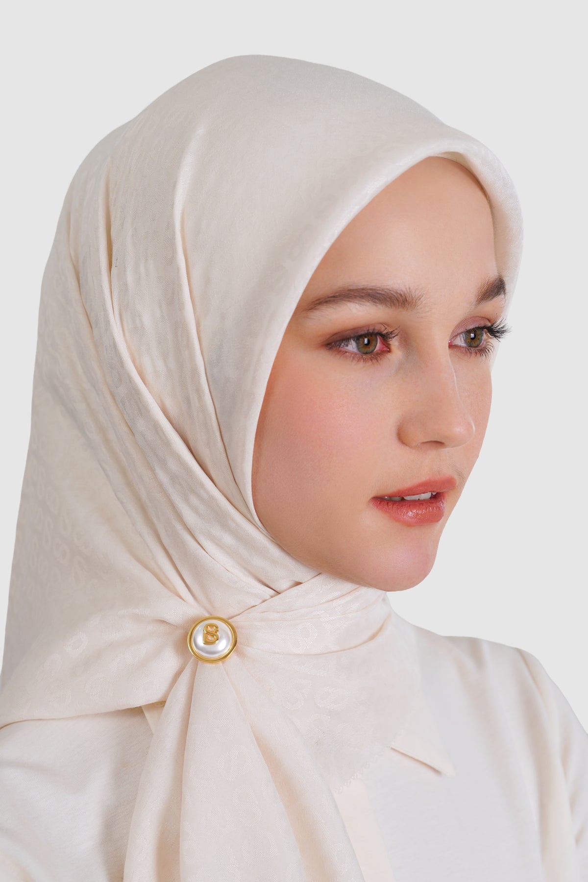 Petite Round Pearl Brooch - Gold