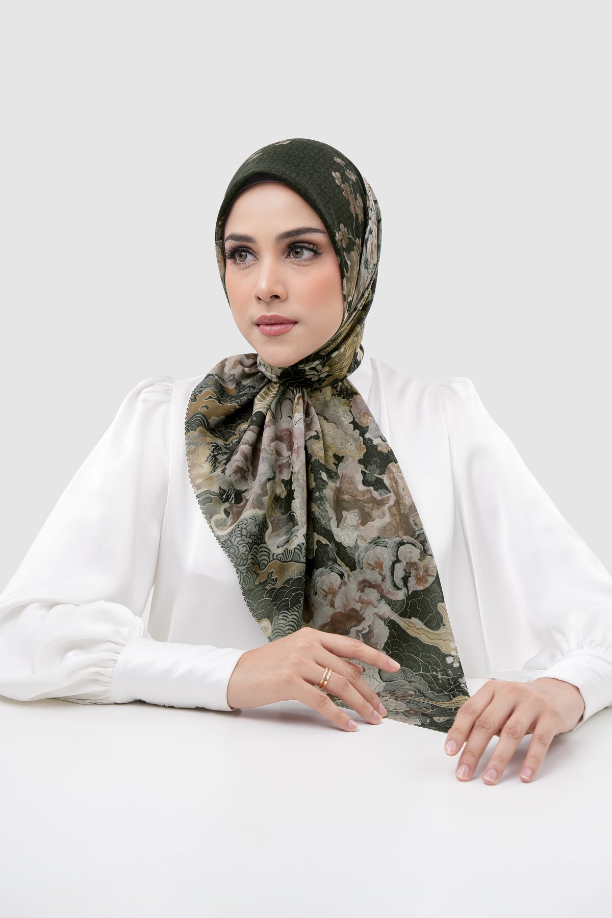 Kirei Satin Square - Sumi