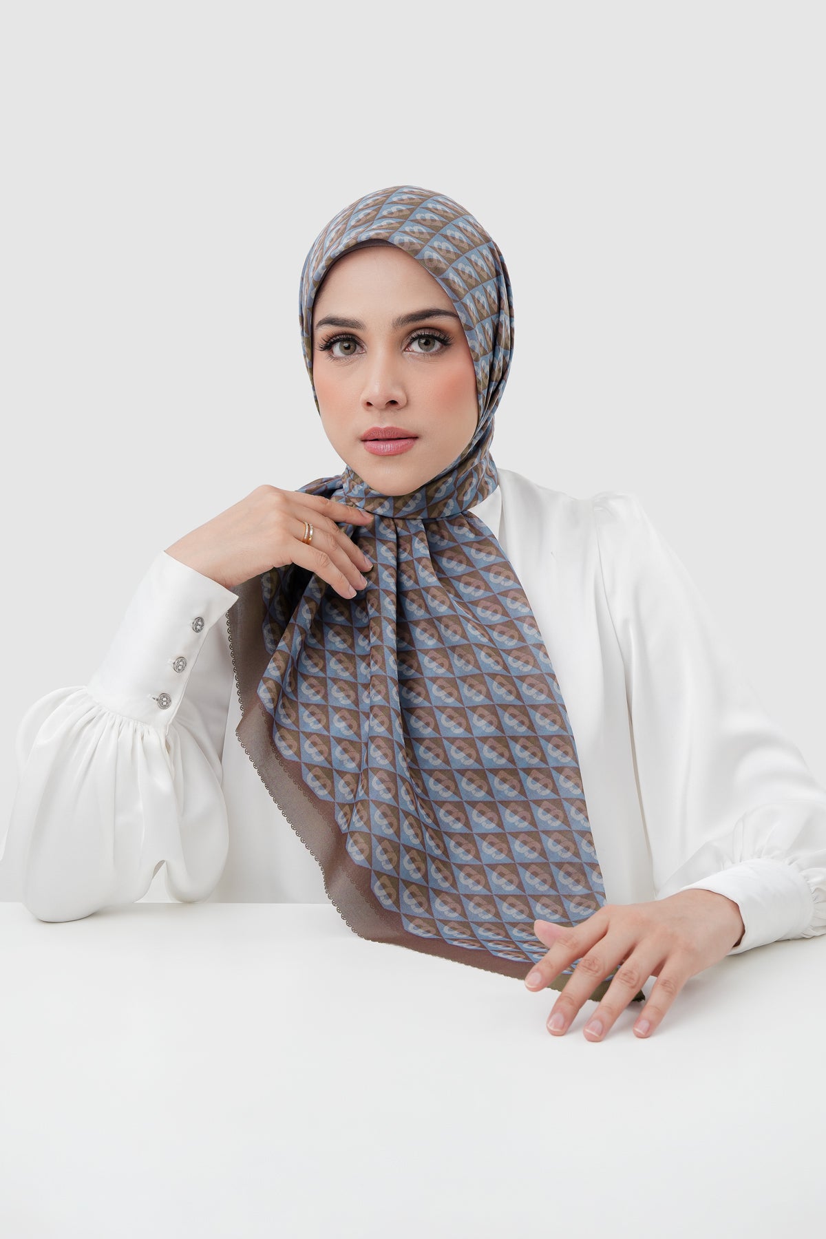 Prism Voile Square - Fuzzy Wuzzy