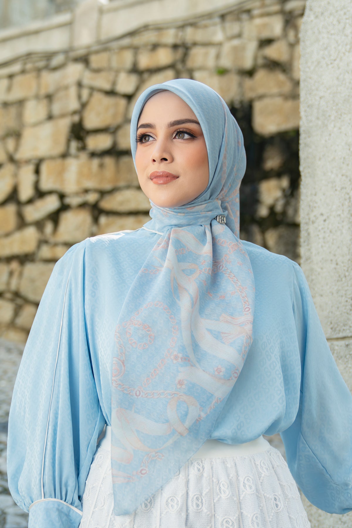 Signature Chain Square Series - Whisper