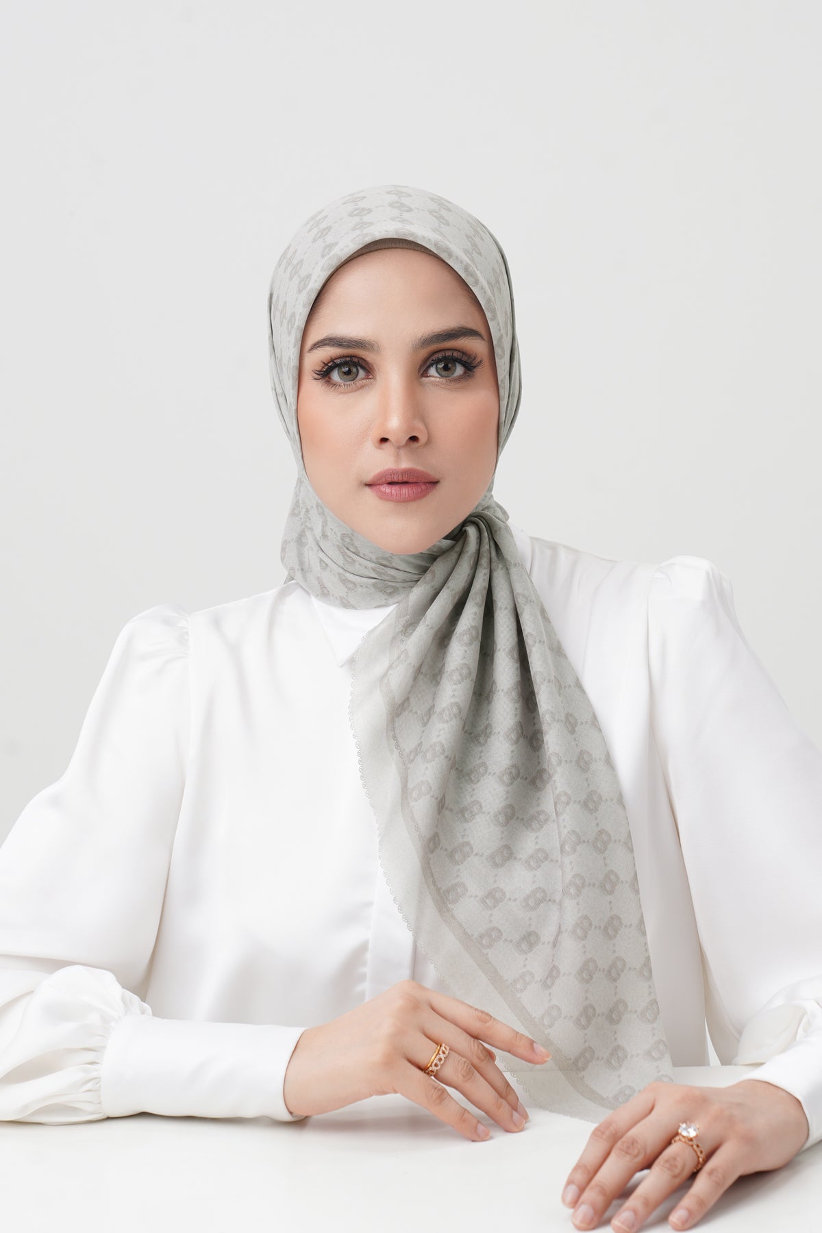 Beverly Square - Moonbeam