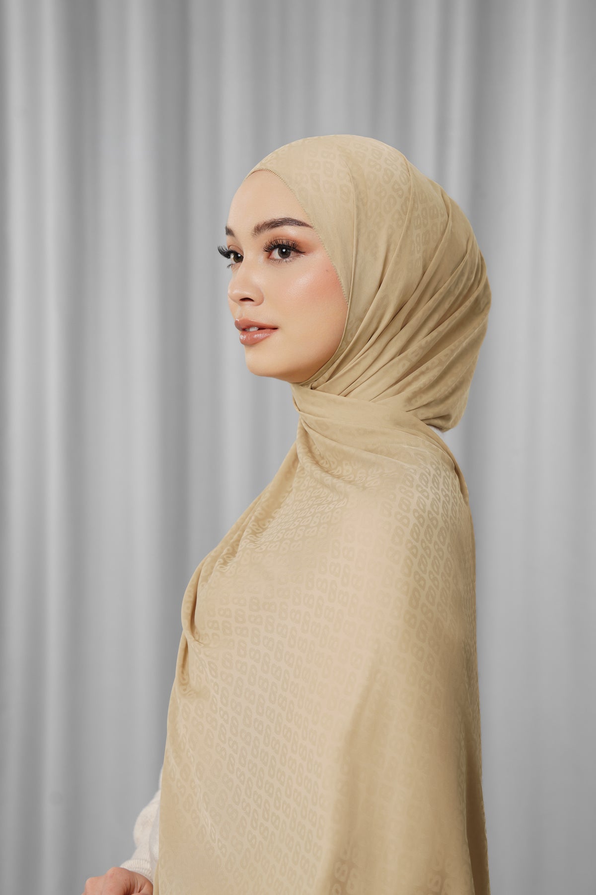 Tapis Satin Jacquard Shawl - Travertine