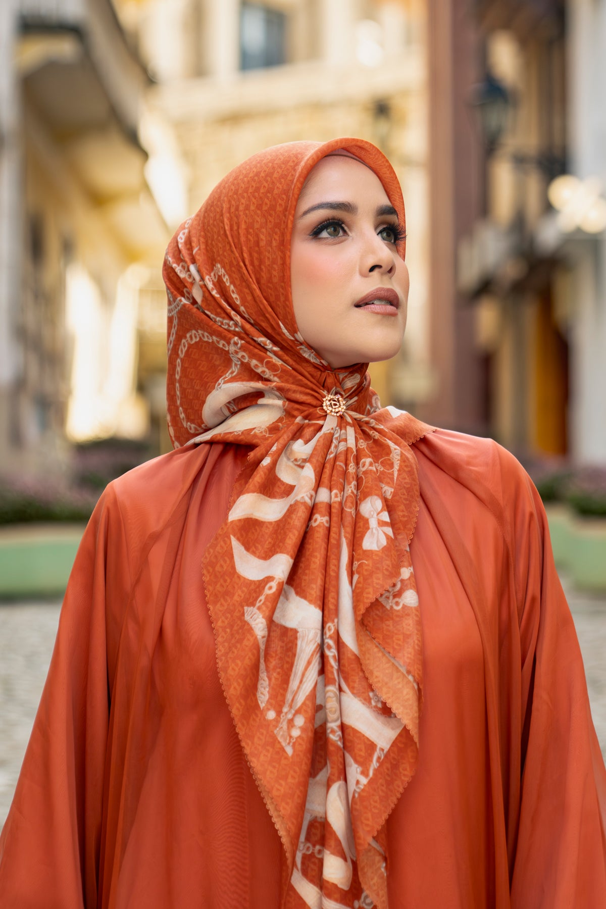 Signature Chain Square Series - Amber