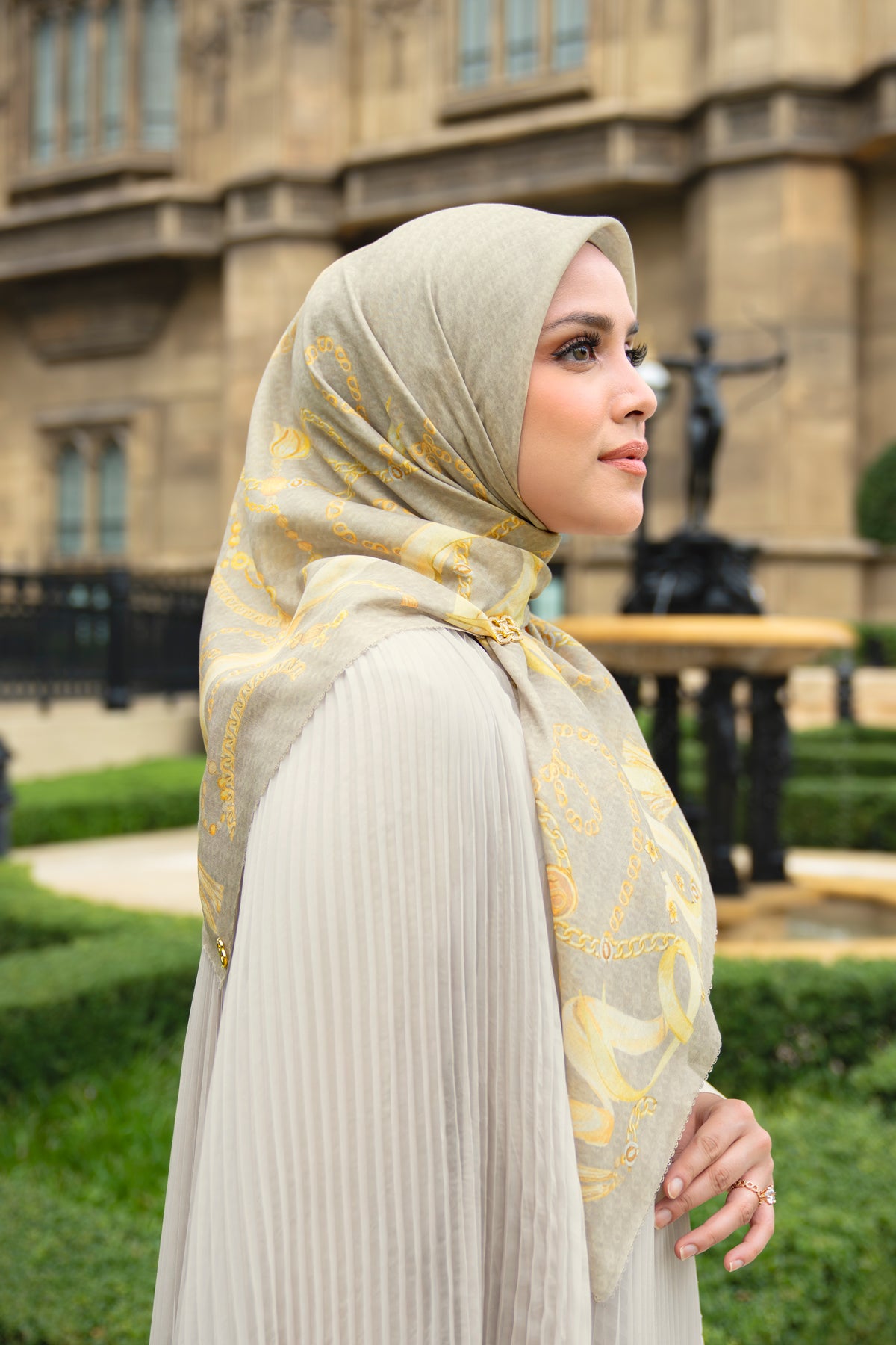 Signature Chain Square Series - Graphite