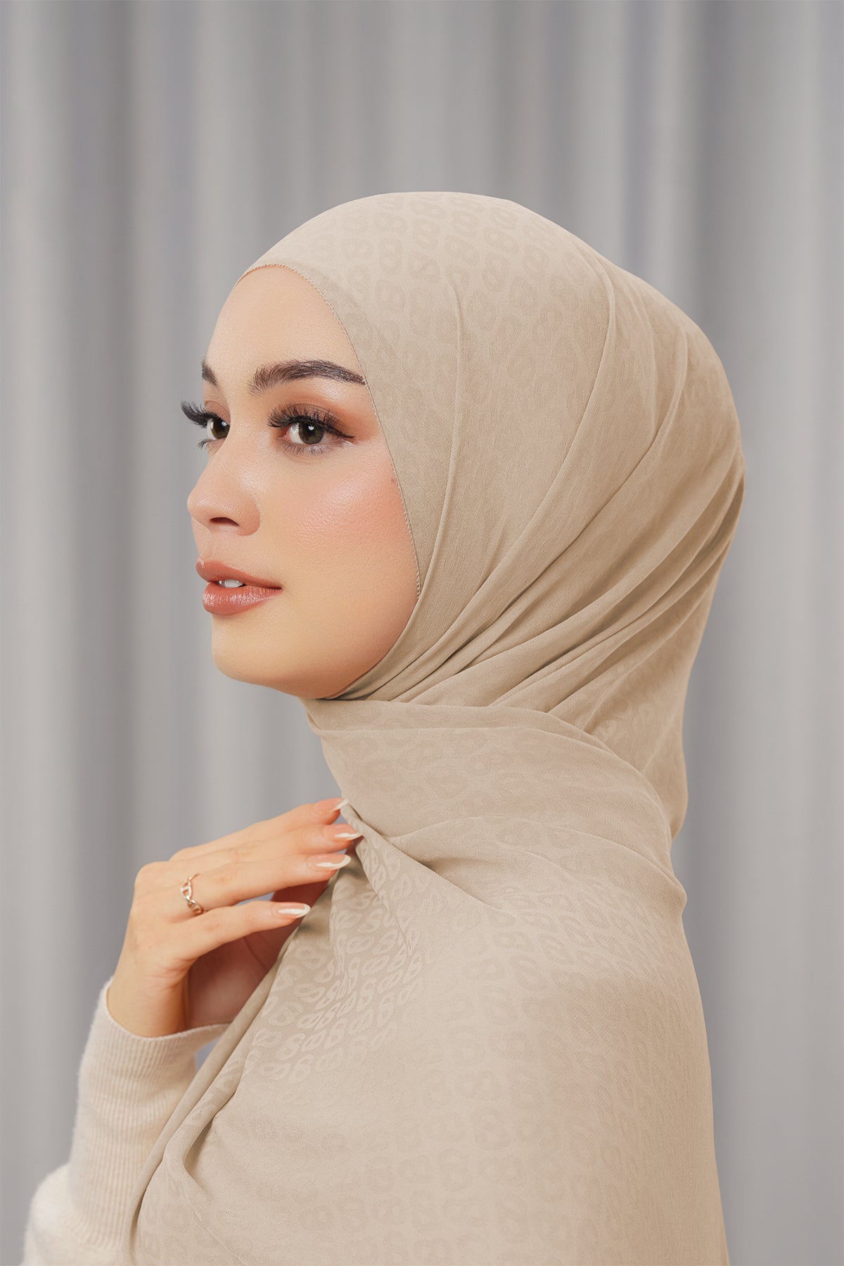 Georgette Tapis Shawl - Light Taupe