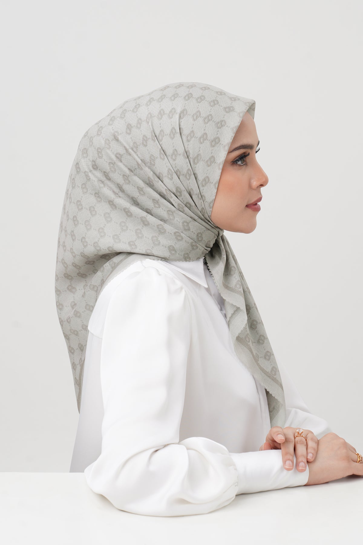 Beverly Square - Moonbeam