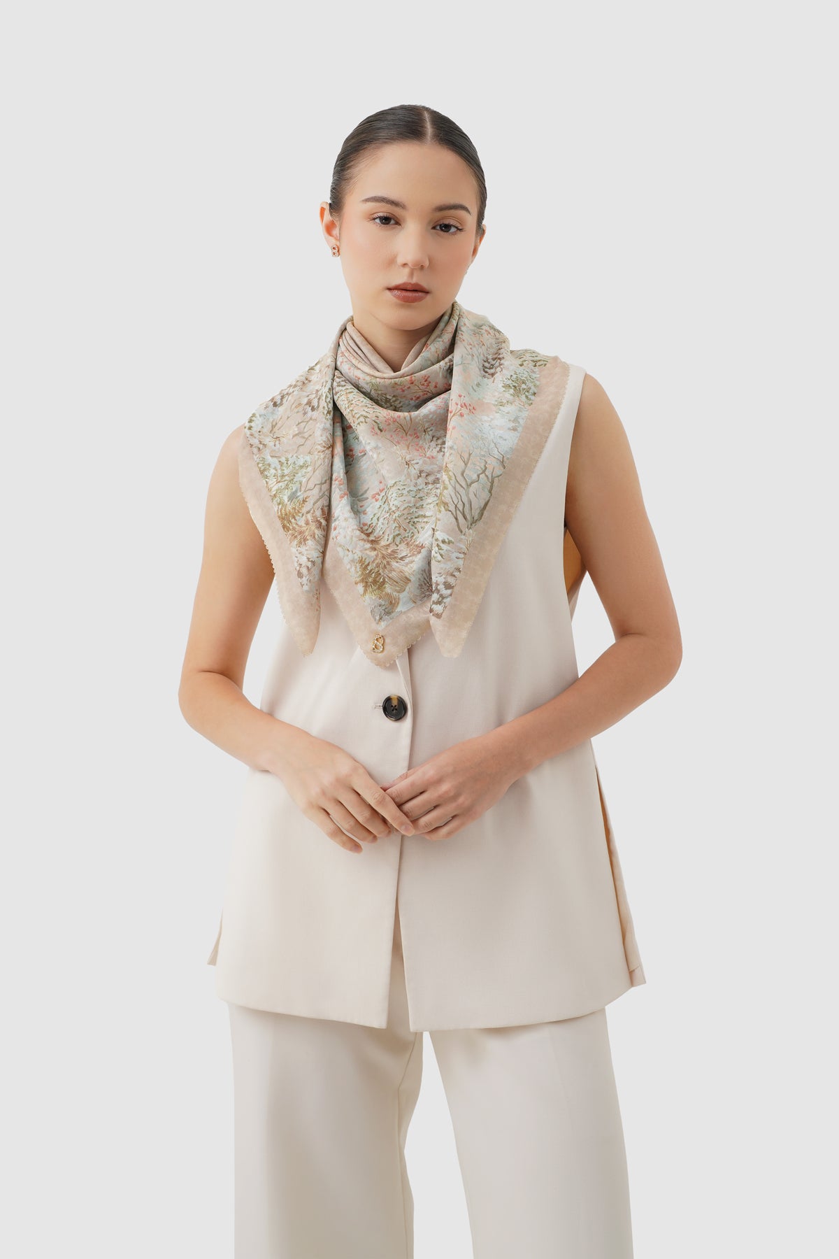 Holiday 3 Voile Square - Latte