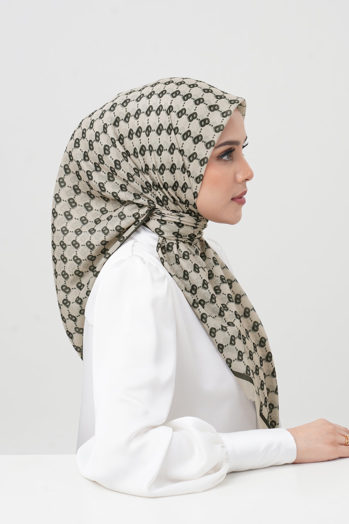 Beverly Square - Sesame