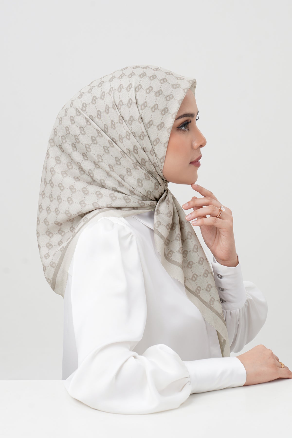 Beverly Square - Oatmeal