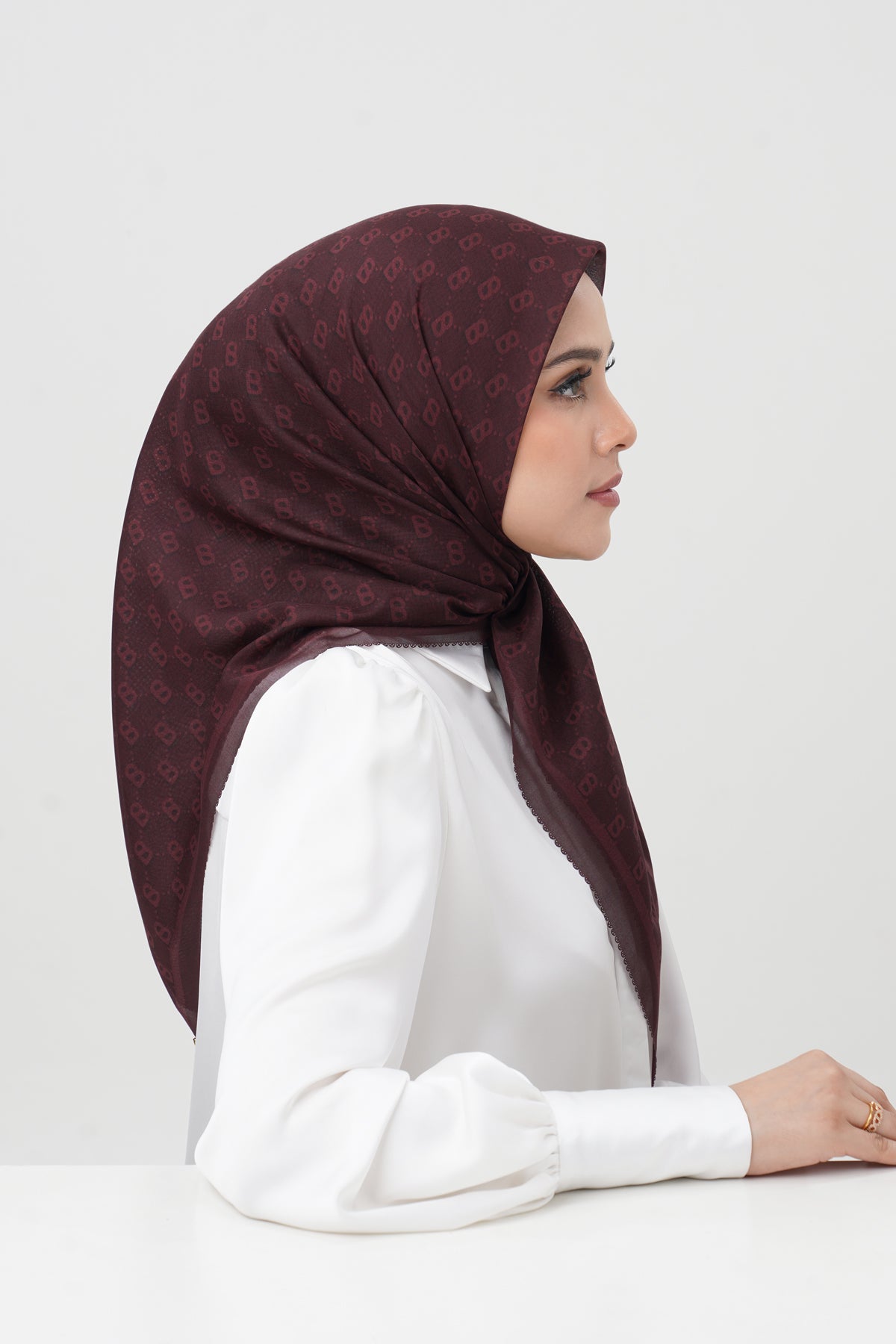 Beverly Square - Garnet