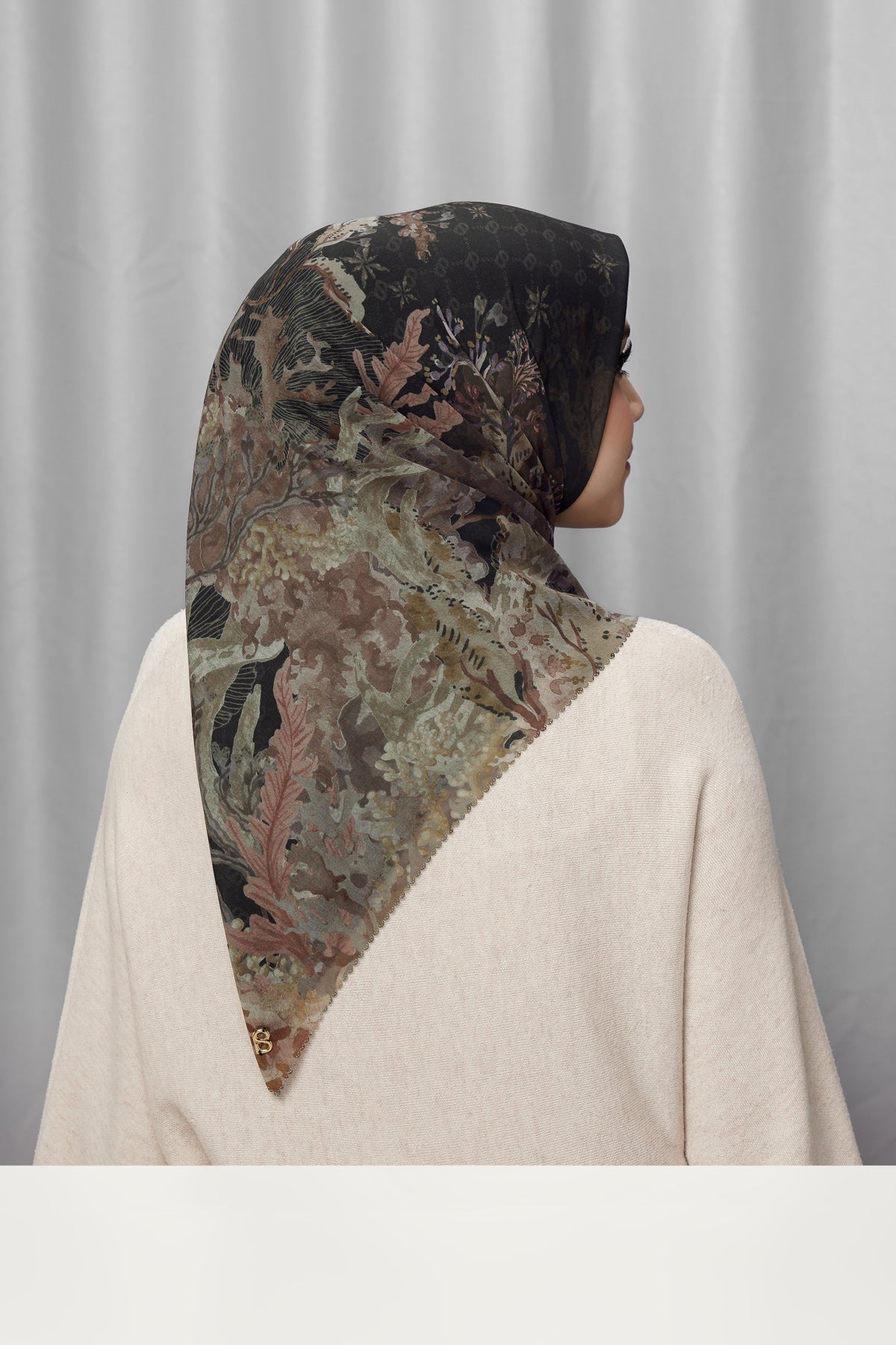 Under The Sea Voile Square - Orca