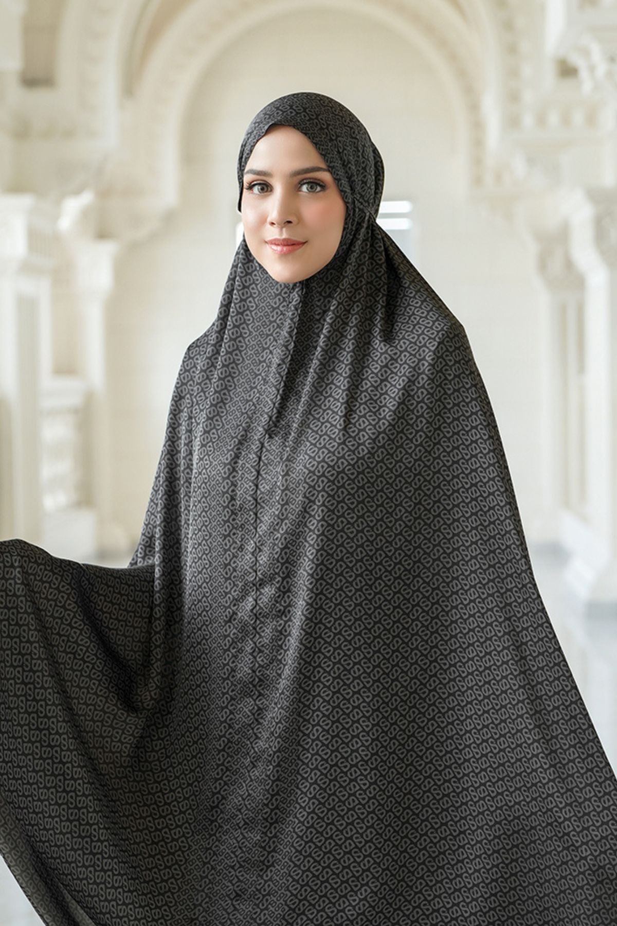 Tapis Prayer Robe - Jet Black