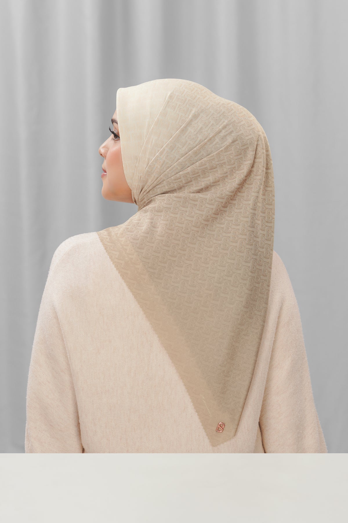 Bimu Horizon Satin Square - Saturn