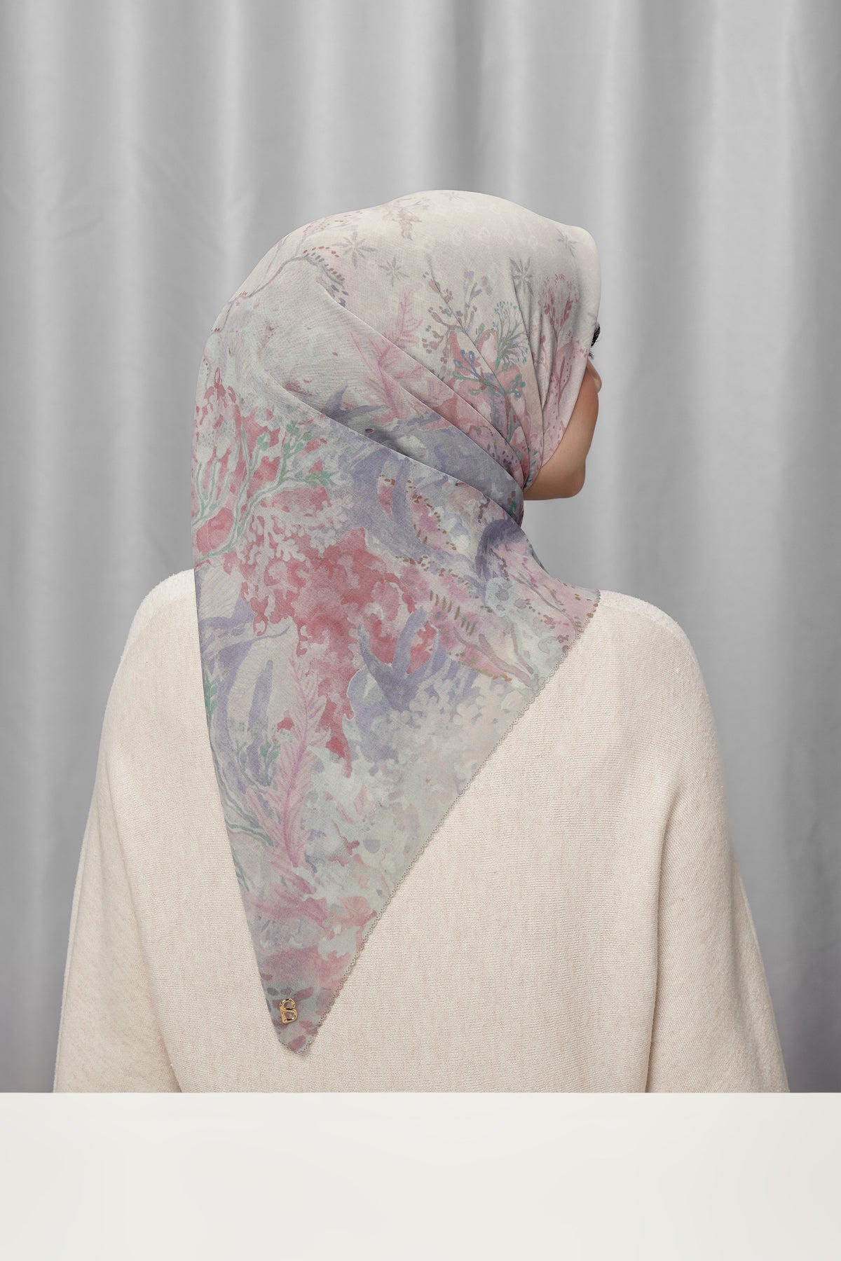 Under The Sea Voile Square - Clam