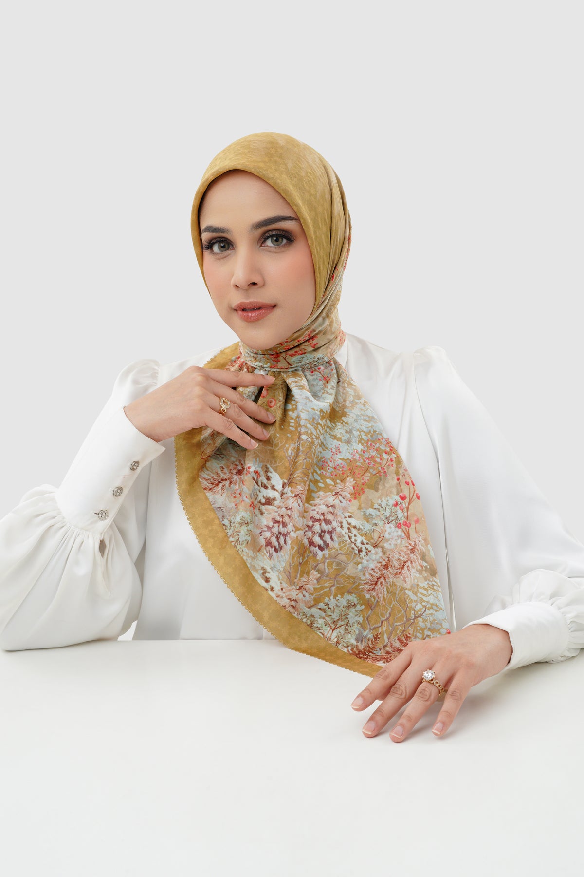 Holiday 3 Voile Square - Chestnut