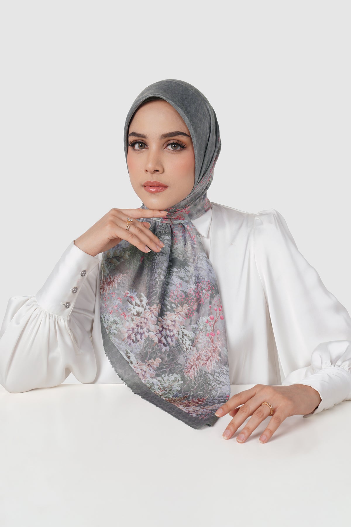 Holiday 3 Voile Square - Fog