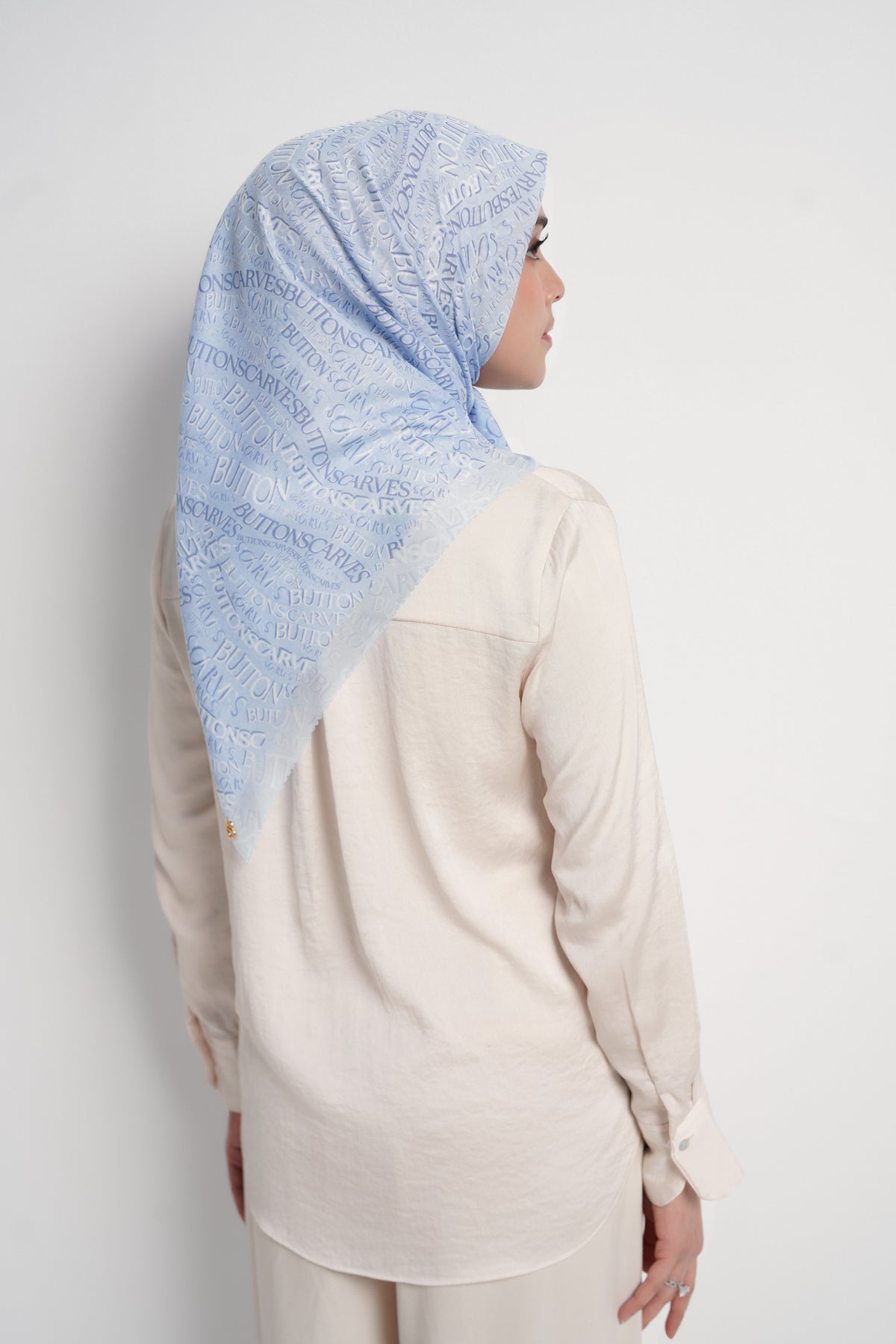 Waves Monogram Square - Crystal Blue