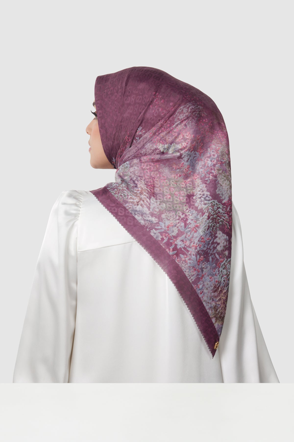 Holiday 3 Voile Square - Cranberry